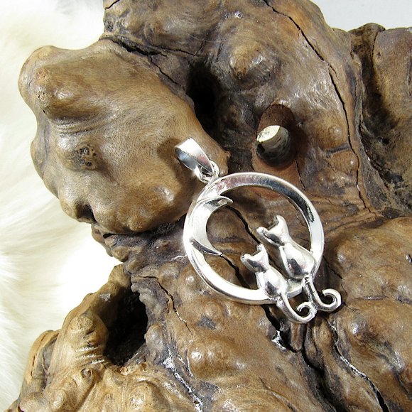 Solid 925 Sterling Silver Pair of Cats and Crescent Moon Pendant Cat Lady Gift - Picture 1 of 8